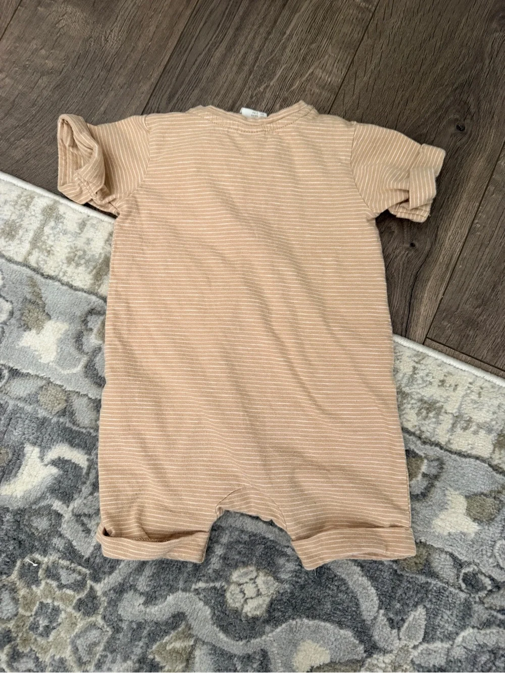 H&M Baby Boy Short-Sleeve One-Piece in Light Tan Stripe (0-3 months)